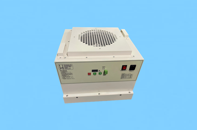 Deshengxin Ionizing FFU equipped with integrated ionizer bars for active electrostatic neutralization in semiconductor lithography processes.